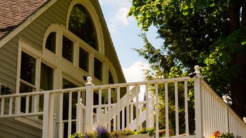 Quarterdeck | Balcony