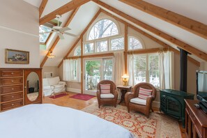 Quarterdeck | Living area - Camden Windward House (Camden)