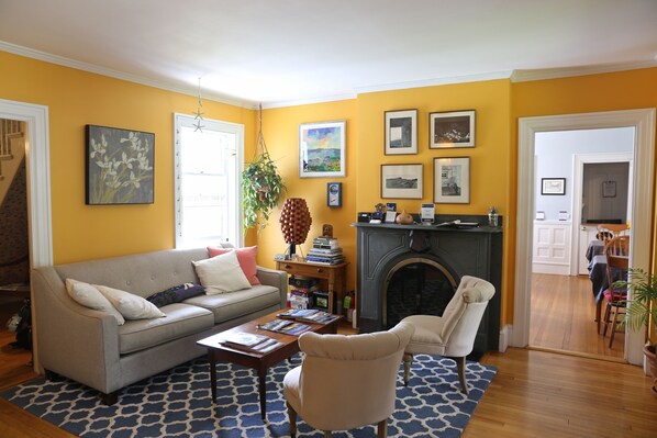 Lobby sitting area - Camden Windward House (Camden)