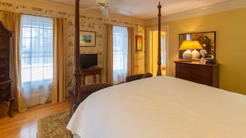 Elijah Glover Room | Seprai katun Mesir, seprai premium, dan didekorasi berbeda-beda