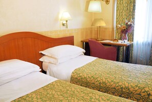 Habitación con 2 camas individuales, 2 camas individuales | Edredones de plumas, minibar, caja fuerte y sistema de insonorización