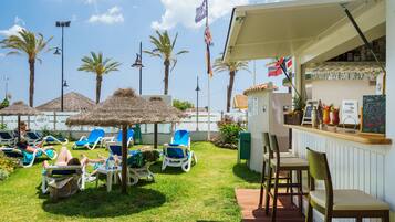 Poolside bar