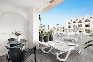 Tweepersoonskamer (direct access to pool) | 1 slaapkamer, een bureau, verduisterende gordijnen, gratis wifi
