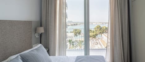 Coffres-forts dans les chambres, bureau, Wi-Fi gratuit, draps fournis