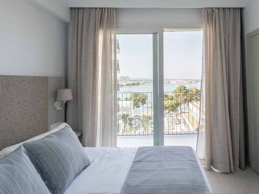 In-room safe, desk, free WiFi, bed sheets