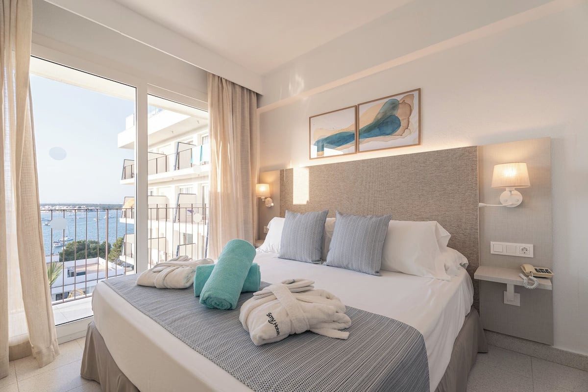 Coffres-forts dans les chambres, bureau, Wi-Fi gratuit, draps fournis