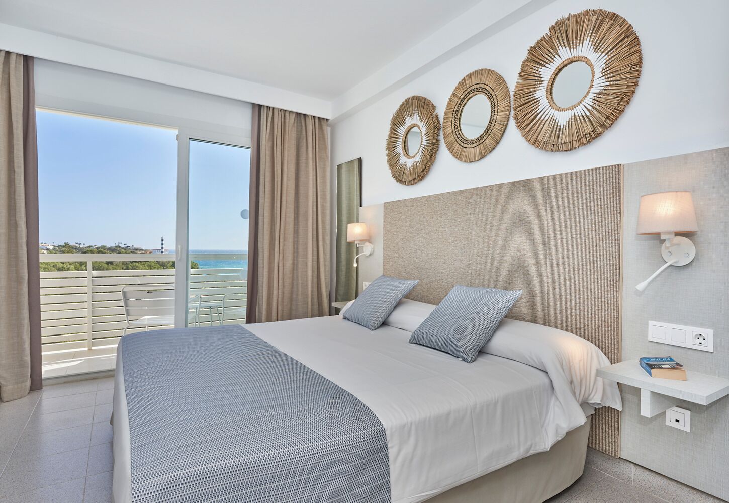 Zimmersafe, Schreibtisch, kostenloses WLAN, Bettwäsche