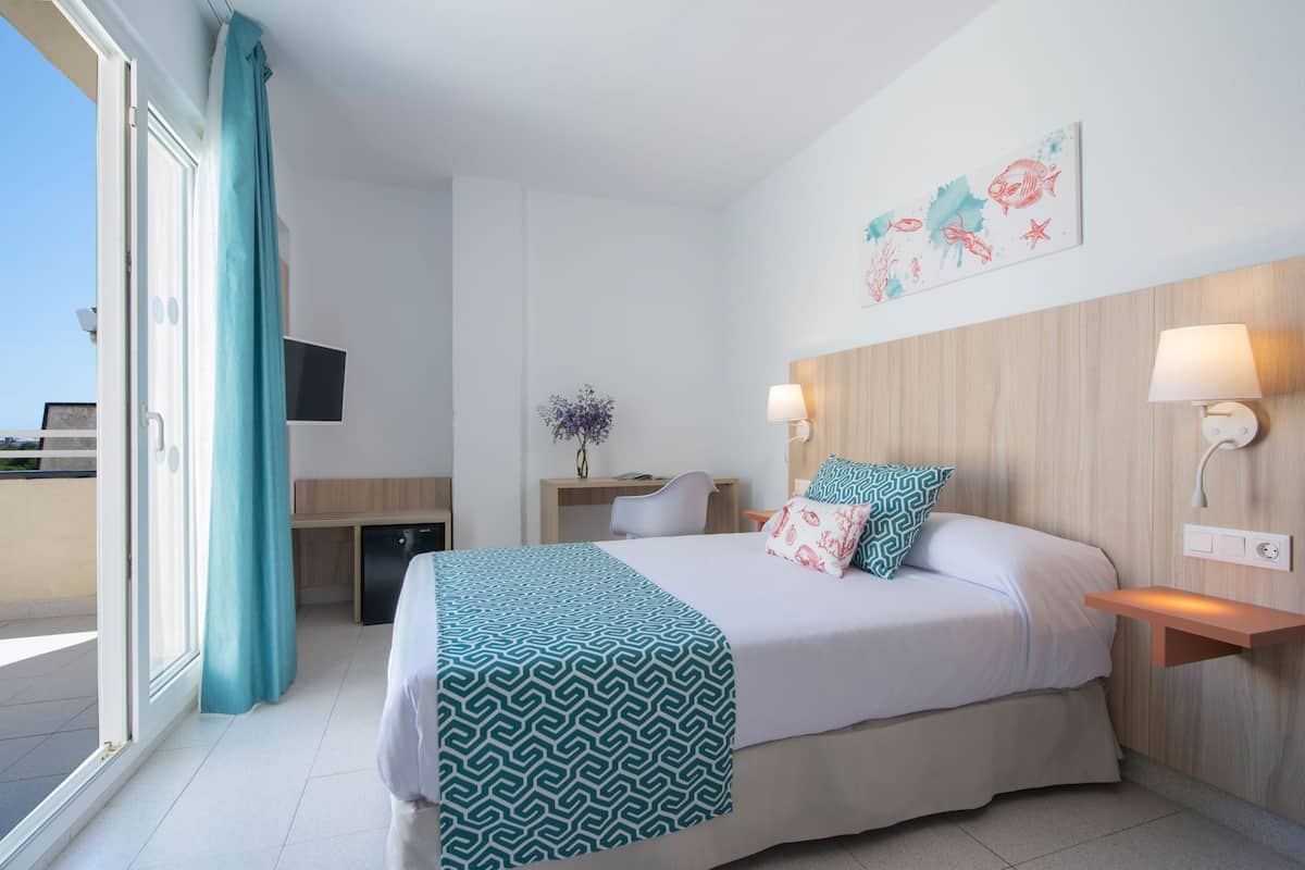 1 bedroom, in-room safe, desk, free WiFi
