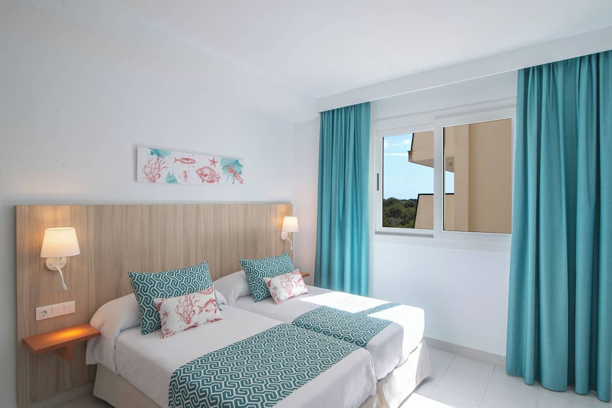 1 bedroom, in-room safe, desk, free WiFi