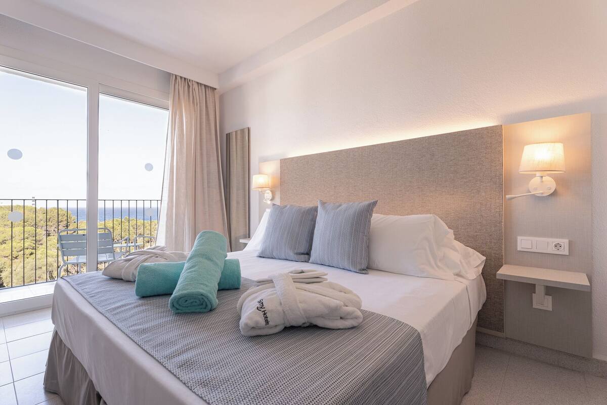 Coffres-forts dans les chambres, bureau, Wi-Fi gratuit, draps fournis