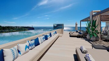 Piscina externa sazonal, guarda-sóis, espreguiçadeiras