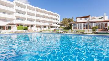 Outdoor pool, open 9:00 AM to 7:00 PM, pool umbrellas, pool loungers