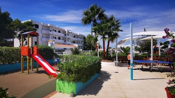 Children’s play area – outdoor