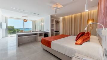 Junior Suite, Hot Tub, Garden View | In-room safe, desk, blackout drapes, free WiFi