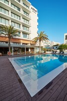 Bar junto a la piscina