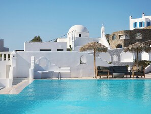 Outdoor pool, pool umbrellas, sun loungers - Mykonos Lolita, A Grecotel Resort to Live (Mykonos)