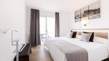 In-room safe, iron/ironing board