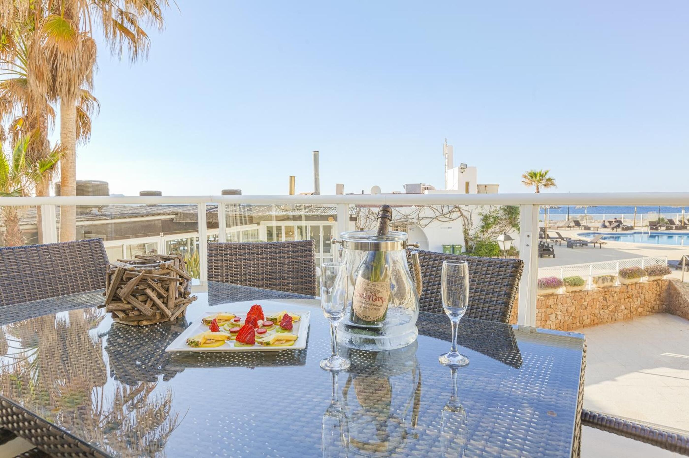 Melayani makan malam 