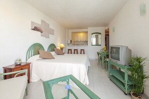 In-room safe, iron/ironing board - Marina Palace Apartamentos (San Antonio Abad)