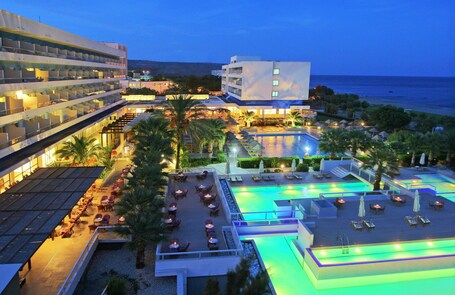 Pool. Blue Sea Beach Resort - All Inclusive