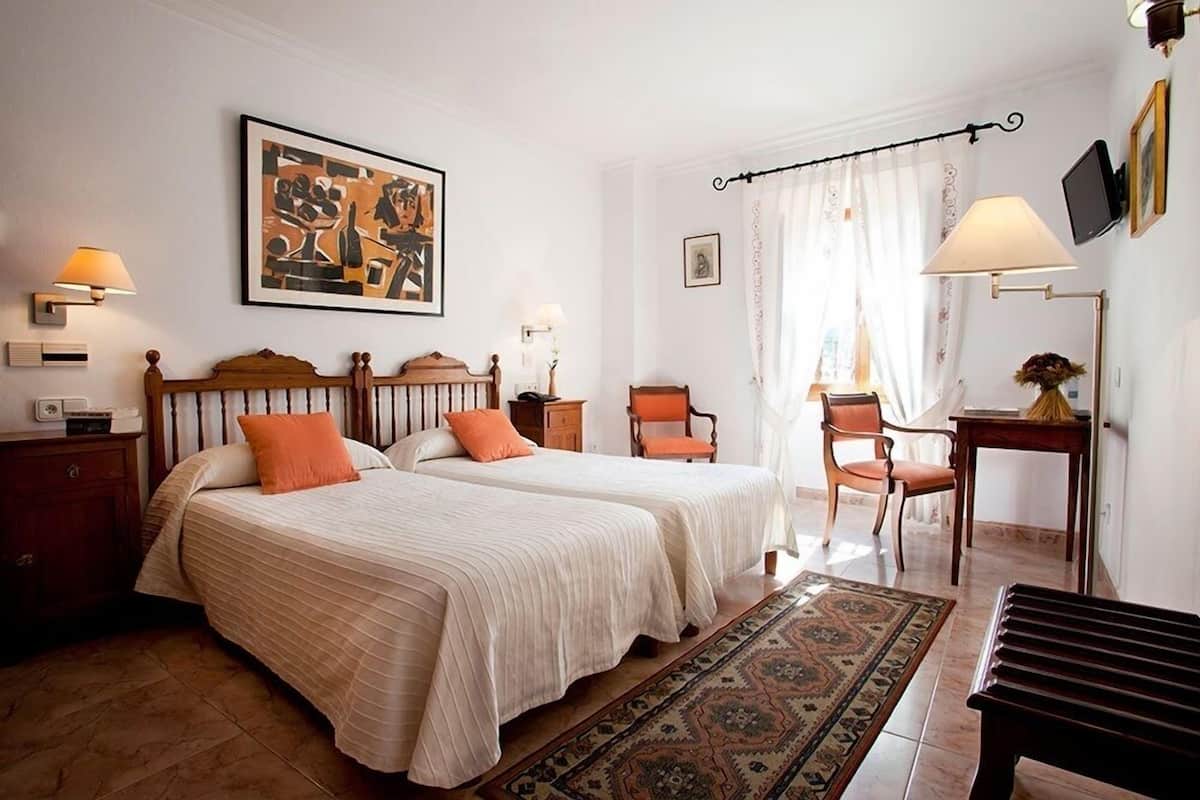 In-room safe, desk, laptop workspace, free WiFi