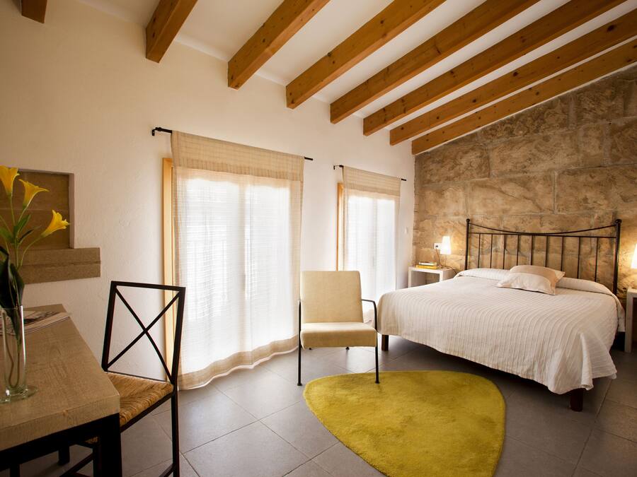 Safe på rommet, individuelt dekorert, individuelt innredet og skrivebord