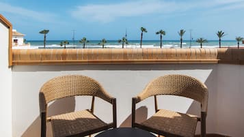 Single Room, Terrace, Sea View | In-room safe, individually decorated, desk, laptop workspace