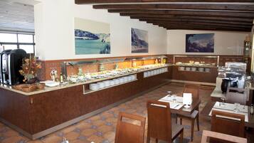 Daily buffet breakfast for a fee