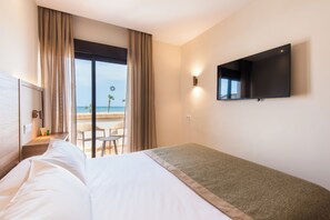 Single Room, Terrace, Sea View | In-room safe, individually decorated, desk, laptop workspace - Hotel Tarik (Torremolinos)
