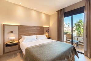In-room safe, individually decorated, desk, laptop workspace - Hotel Tarik (Torremolinos)