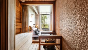 Hochwertige Bettwaren, Betten mit Memory-Foam-Matratzen, Zimmersafe