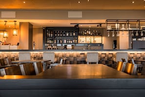 2 bar/lounge
