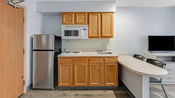 Suite estudio superior | Cocina privada | Refrigerador, microondas y parrilla de estufa
