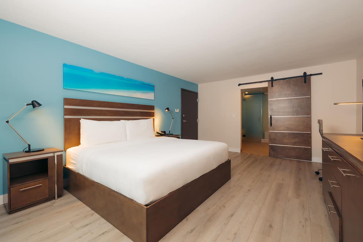 1 bedroom, Egyptian cotton sheets, premium bedding, pillow-top beds