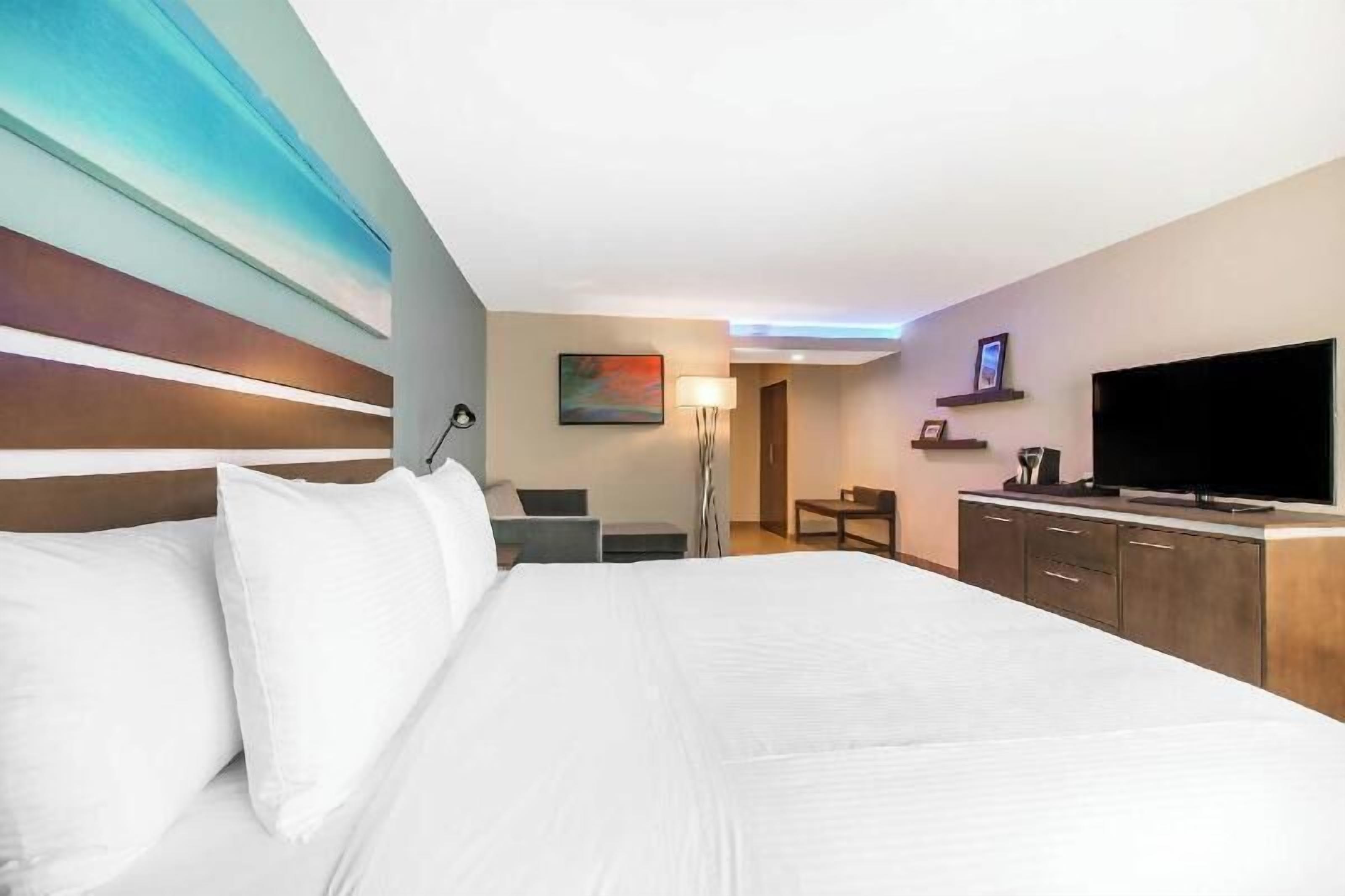 Egyptian cotton sheets, premium bedding, pillowtop beds, in-room safe