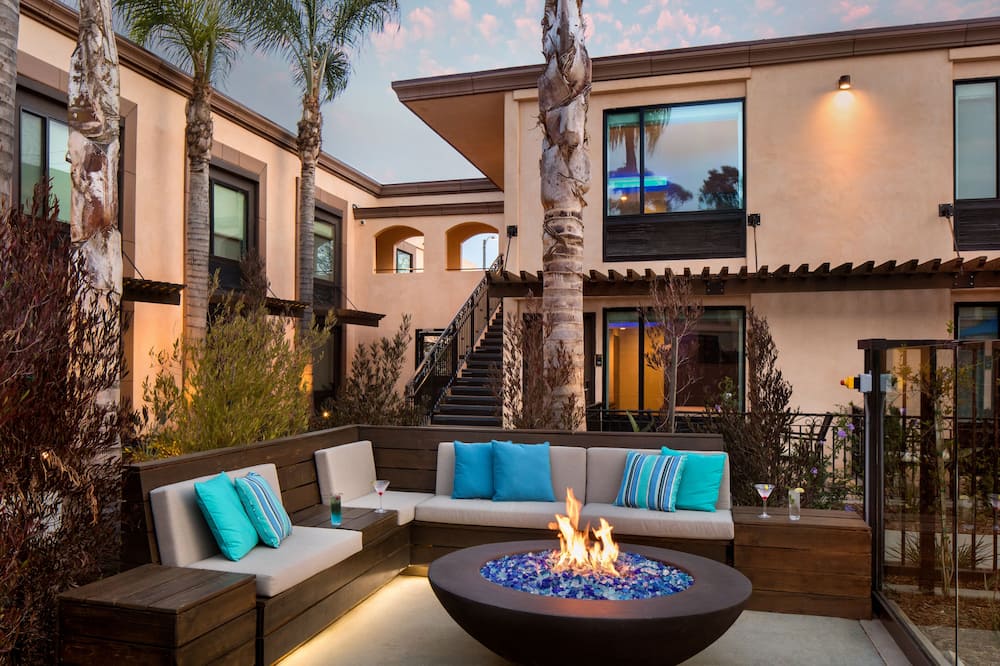The Cove Hotel, Long Beach