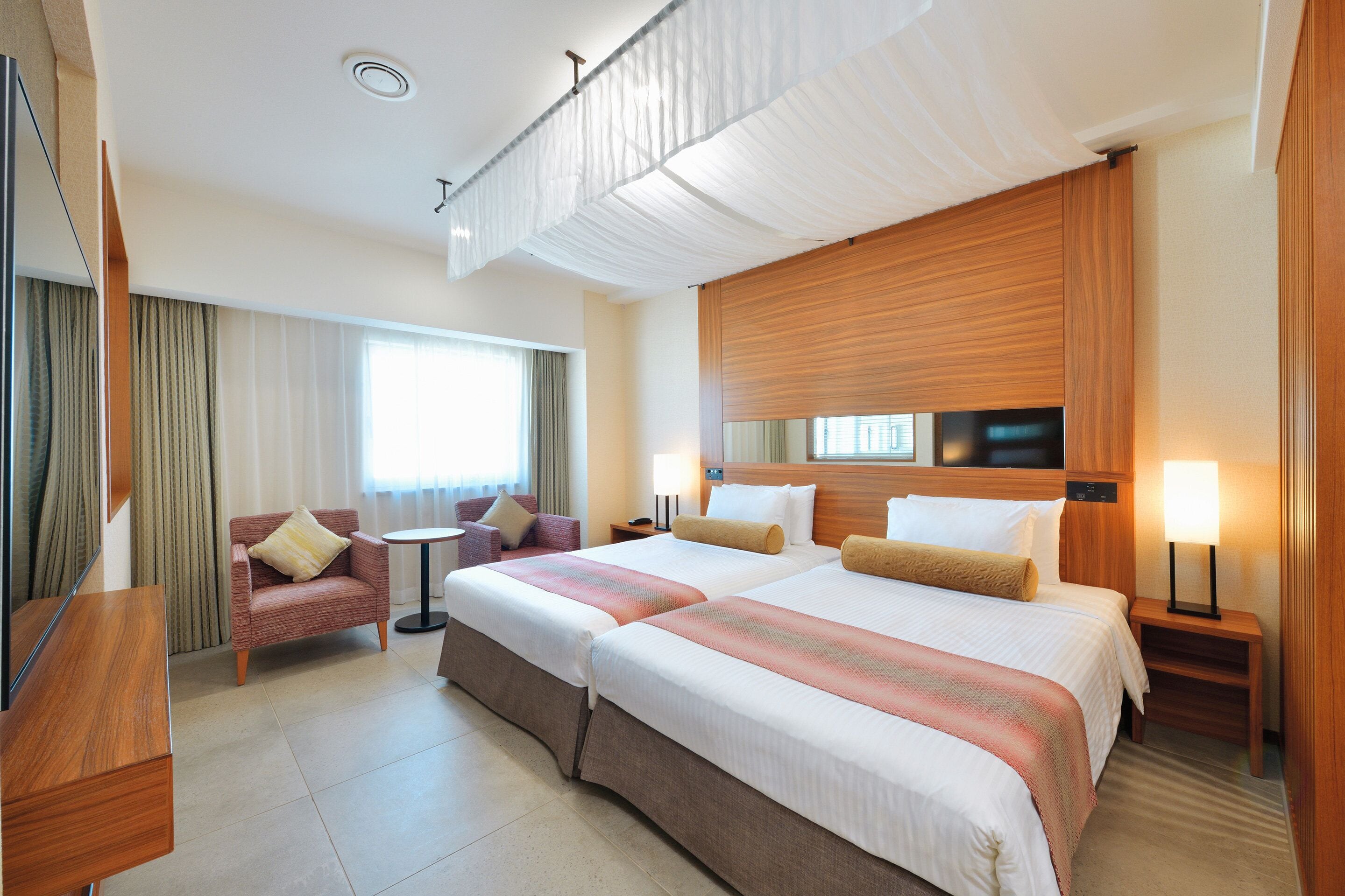 Premium bedding, in-room safe, blackout drapes, iron/ironing board