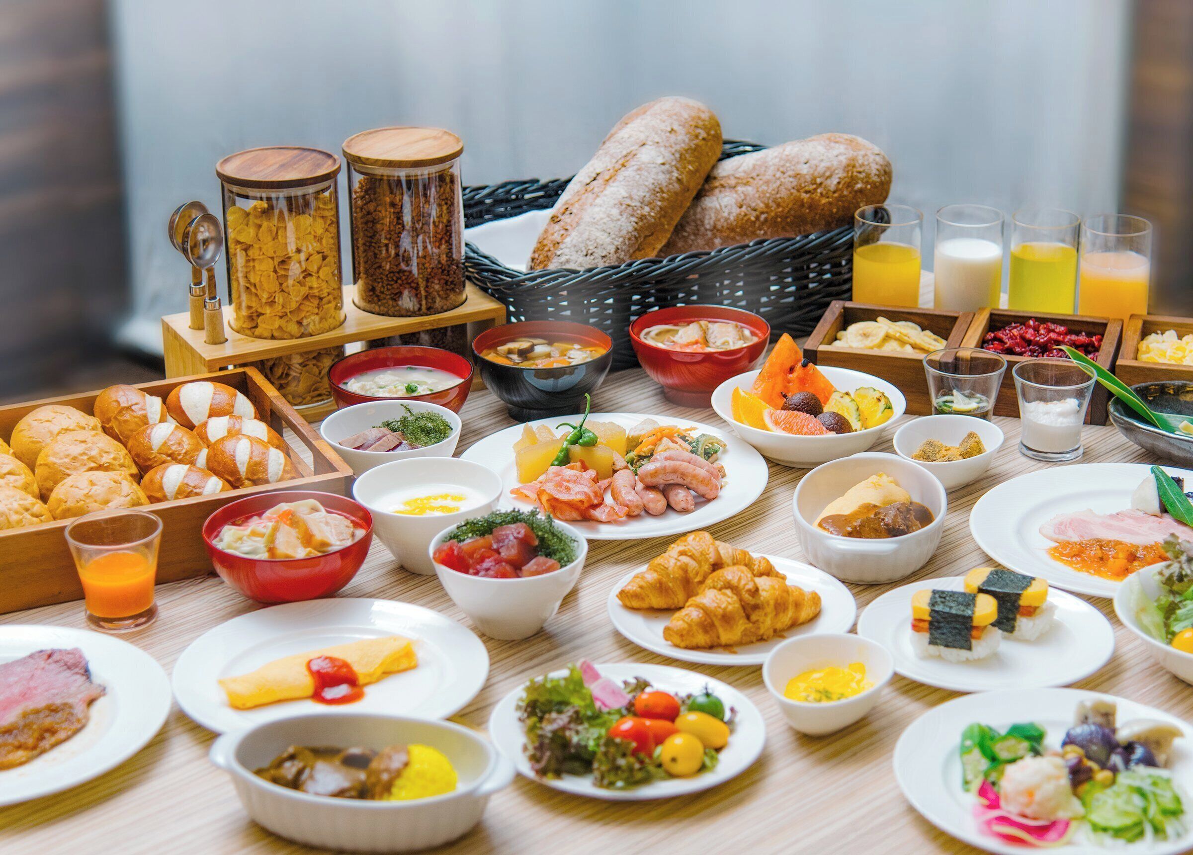 Daily buffet breakfast (JPY 3000 per person)