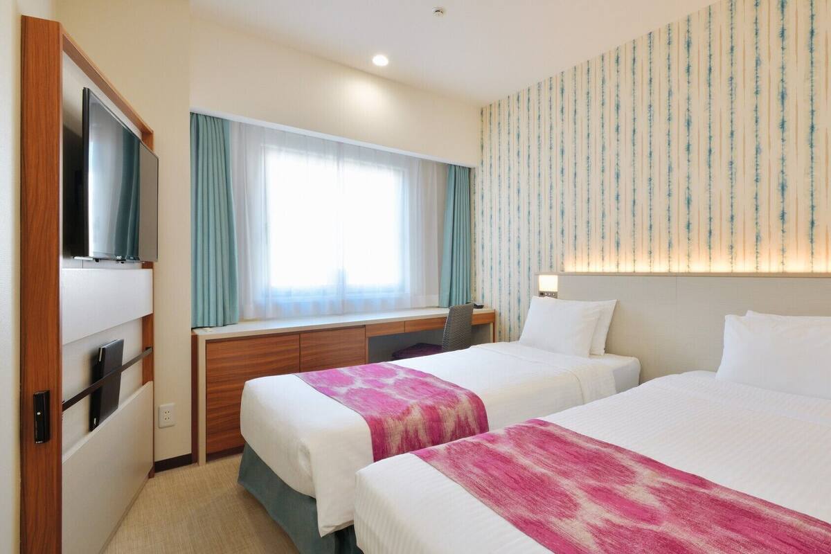 Ropa de cama de alta calidad, caja fuerte, cortinas opacas