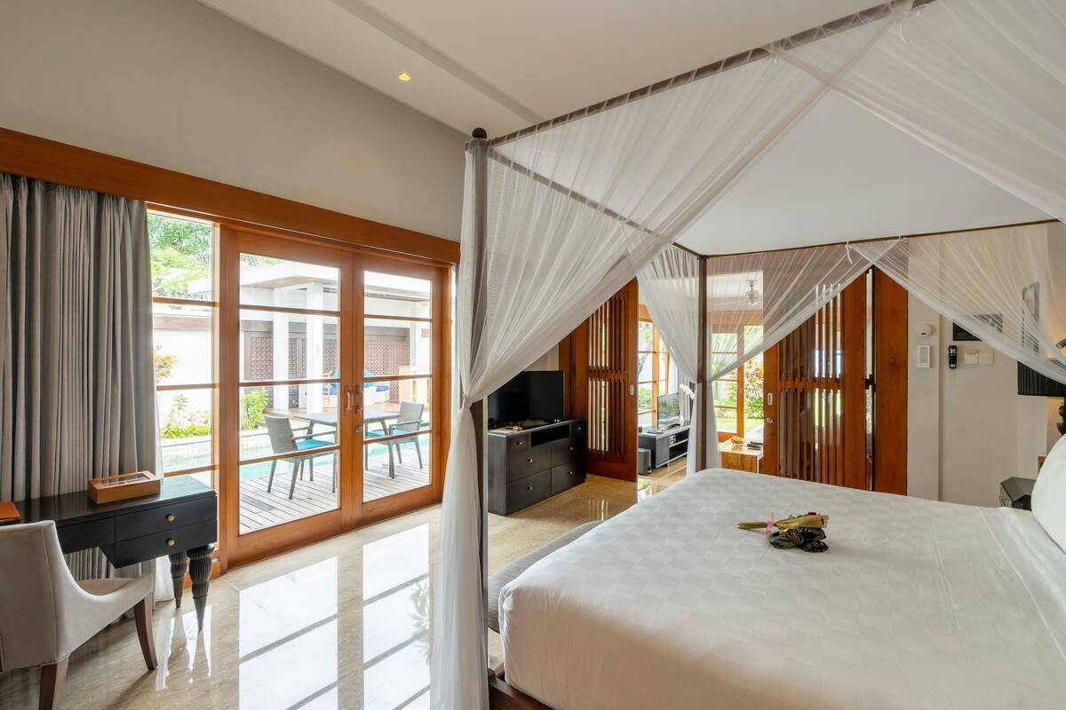 one bedroom royal pavilion | in-room safe, desk, iron/ironing board, free cots/infant beds