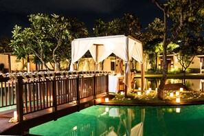 2 restaurantes, se sirve desayuno