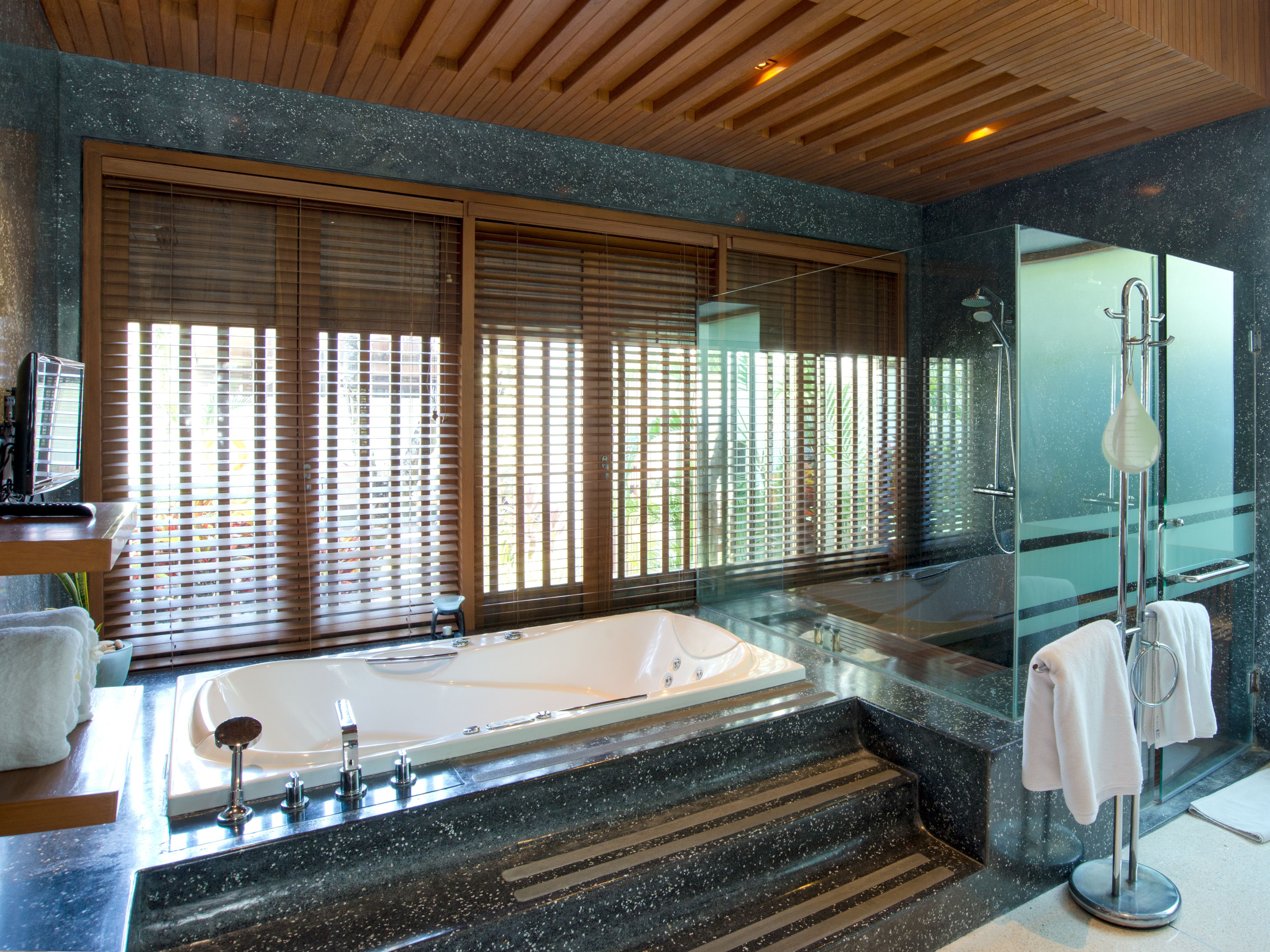 deep-soaking bathtub