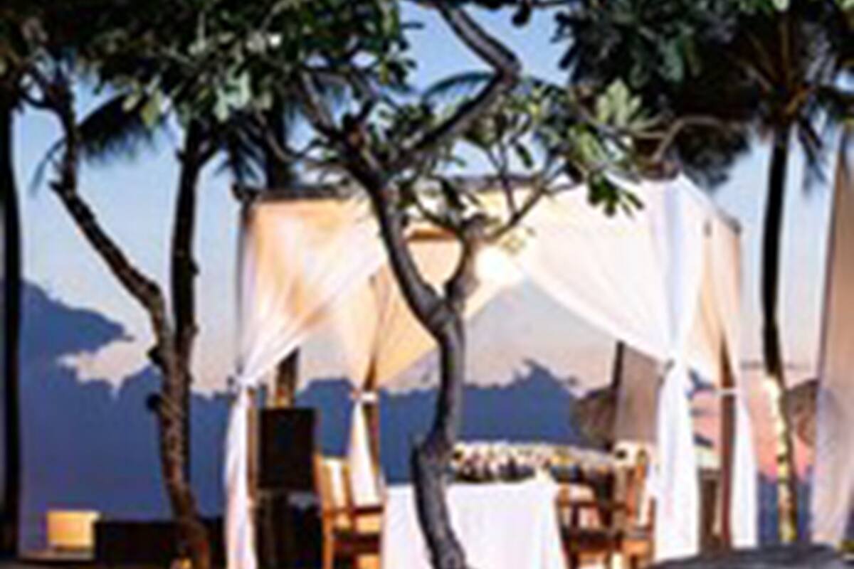 2 restaurants, breakfast served