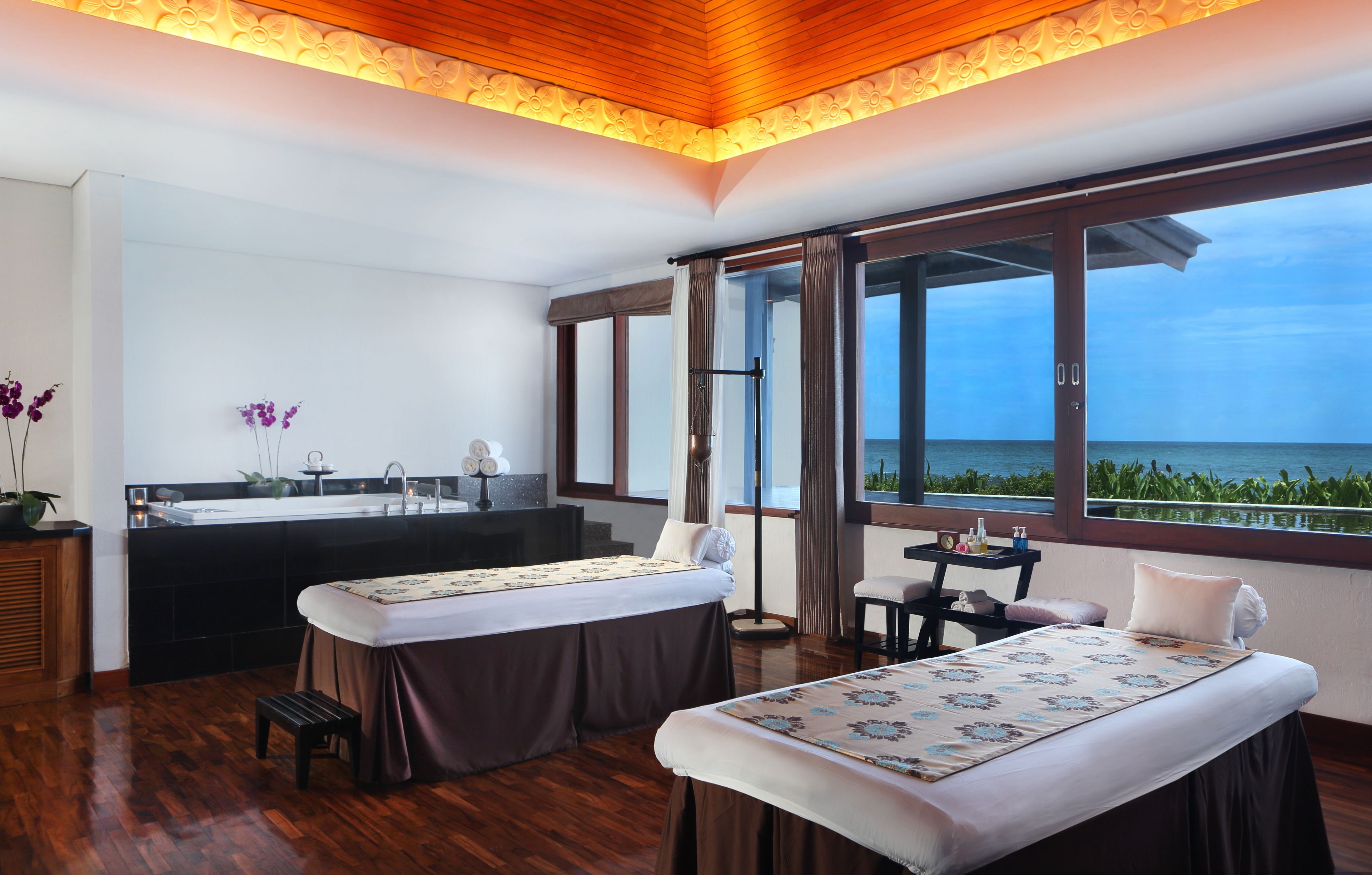 couples treatment room(s), body treatments, aromatherapy