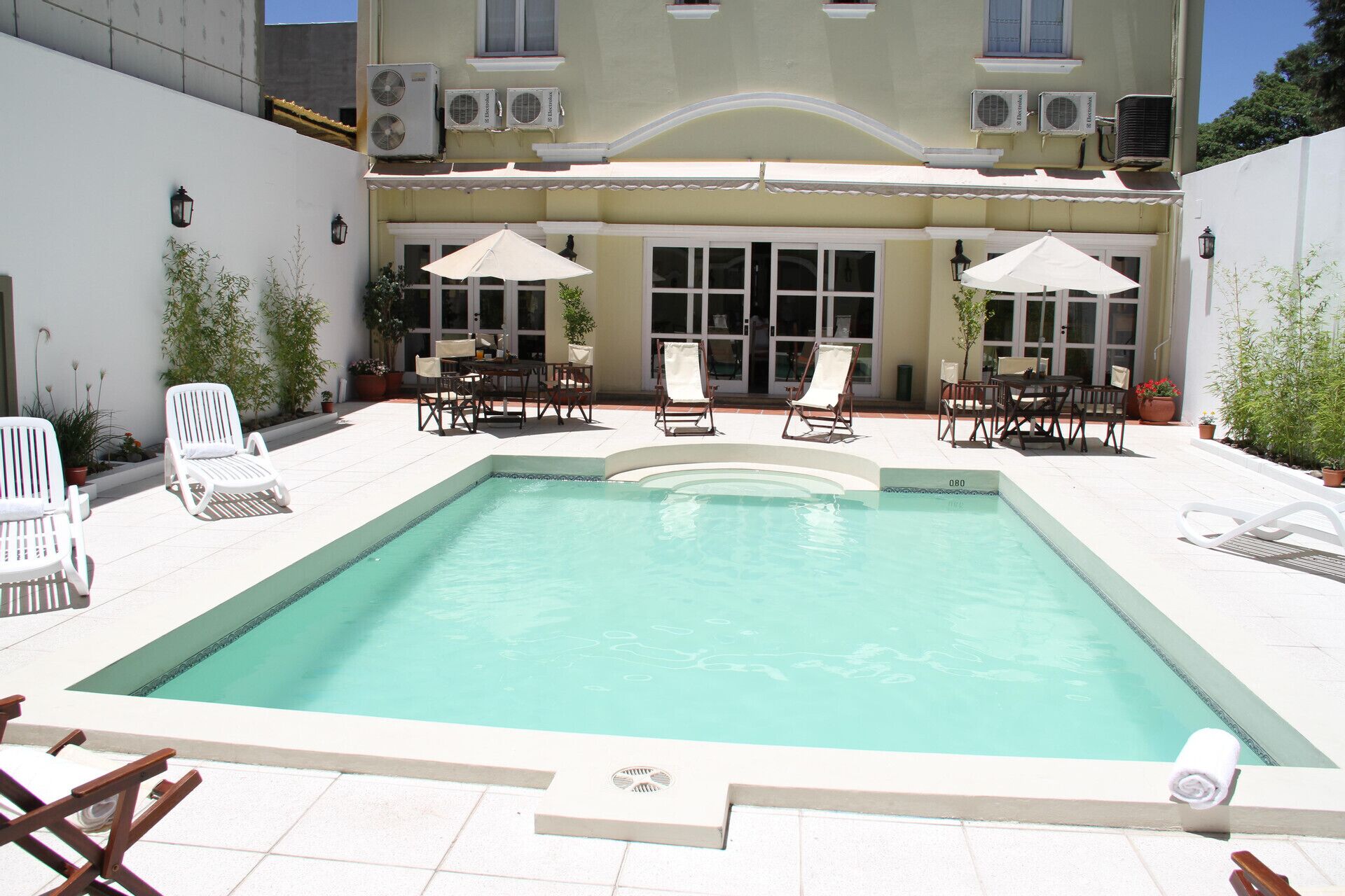 Outdoor pool, pool umbrellas, sun loungers