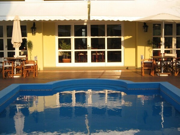 Outdoor pool - Altos De Balcarce Hotel (SALTA)