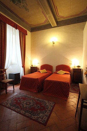 Superior Room | Free minibar, in-room safe, desk, blackout drapes - Home in Florence (Florence)