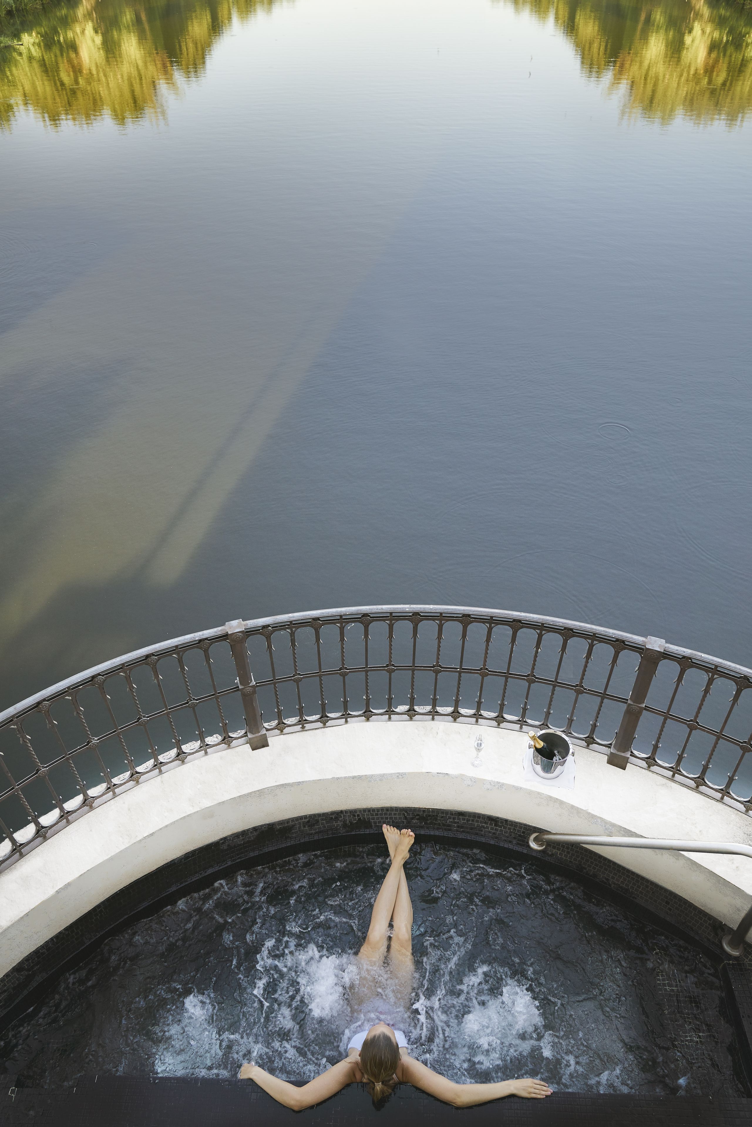 body treatments, body wraps, body scrubs, facials, 2 treatment rooms