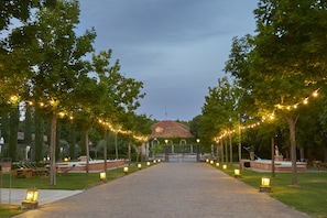 Property grounds - Hacienda Zorita Wine Hotel - Small Luxury Hotels (Valverdon)