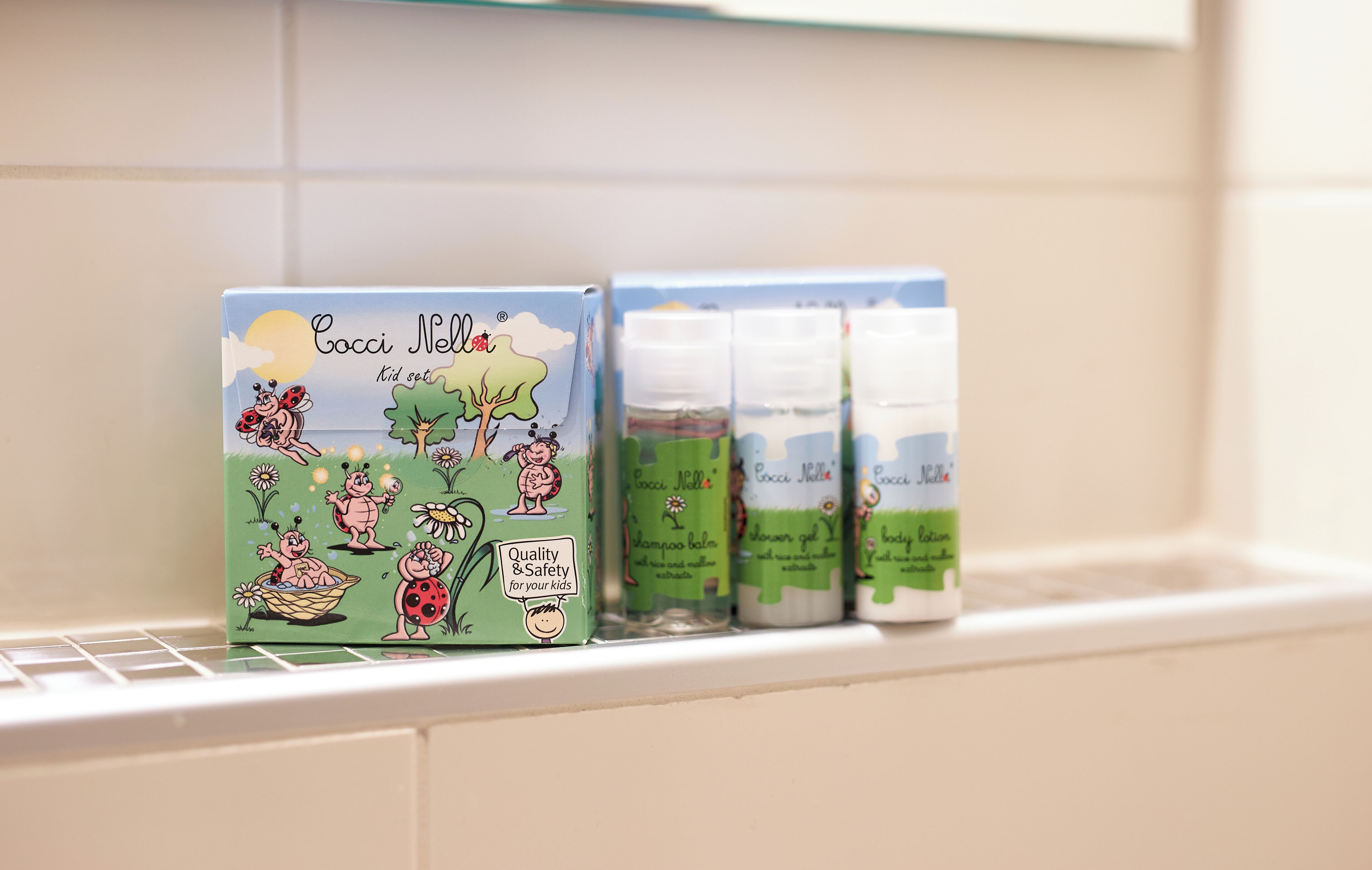 comfort family room 5 persons | bathroom | free toiletries, hair dryer, towels, soap